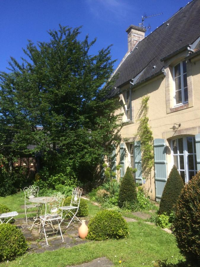 Bed and Breakfast De Ma Fenetre Saint-Martin-des-Entrées Esterno foto