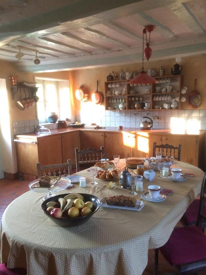 Bed and Breakfast De Ma Fenetre Saint-Martin-des-Entrées Esterno foto