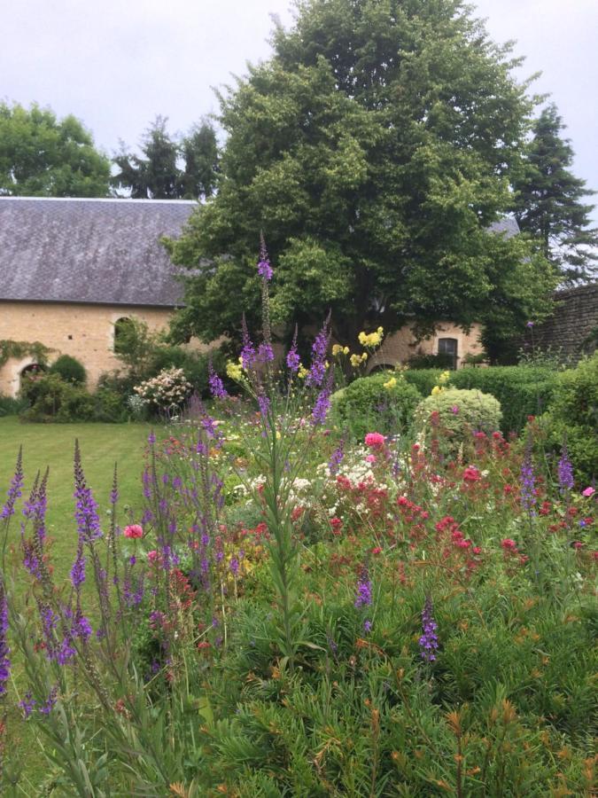 Bed and Breakfast De Ma Fenetre Saint-Martin-des-Entrées Esterno foto