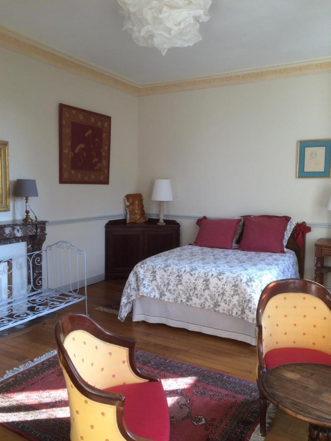 Bed and Breakfast De Ma Fenetre Saint-Martin-des-Entrées Esterno foto